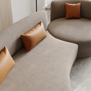 โซฟาผ้ารูปตัว S โค้งมน พร้อมหมอนสีส้ม สำหรับห้องนั่งเล่นสไตล์โมเดิร์น - Product Image 3