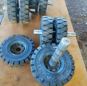 गर्म बिक्री 6.50-10 28*9-15 उच्च गुणवत्ता वाले पहनने-प्रतिरोधी गैर-बर्स्टिंग टिकाऊ ठोस फोर्कलिफ्ट टायर - Product Image 4