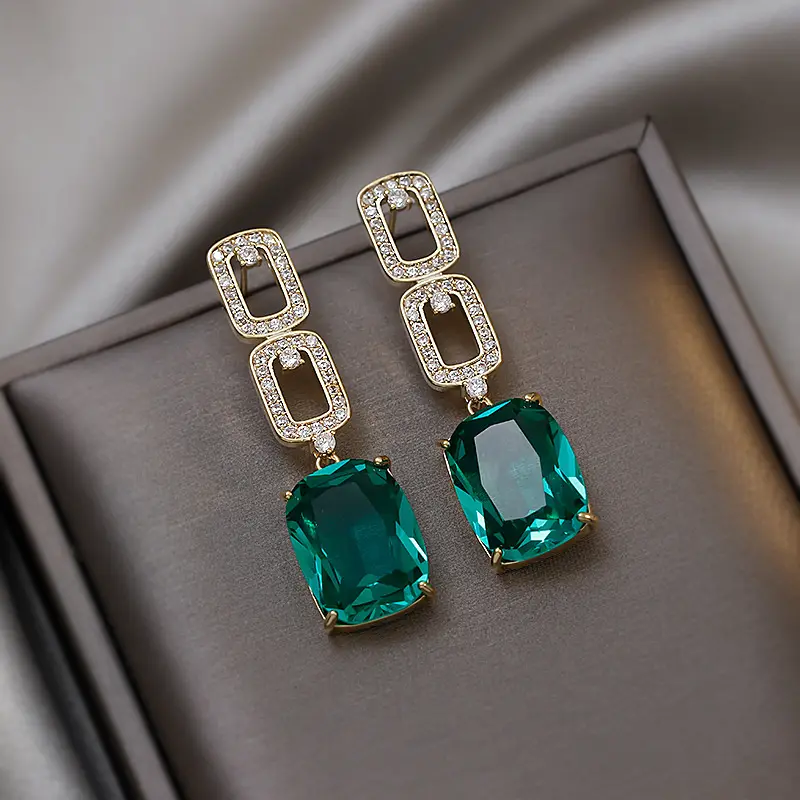 Fashion Shiny Green Rhinestone Pendant Earrings Easy Place Women Earrings High Quality Daily Geometric Earrings Jewelry