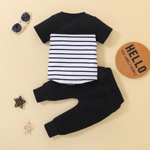 Roupas Infantis em Promoção: Conjunto de 2 Peças para Bebê Menino com Camiseta Listrada de Manga Curta com Bolso e Calça Preta - Product Image 2