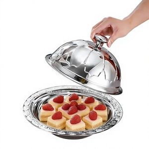 Plat de service rond élégant en acier inoxydable avec couvercle en dôme pour la présentation des aliments lors de fêtes, vaisselle moderne en métal avec couvercle - Product Image 6