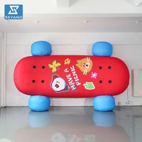 Modèle de skateboard gonflable géant personnalisé avec impression de logo pour la culture de rue, l'affichage lors de carnavals ou la promotion de marque en extérieur