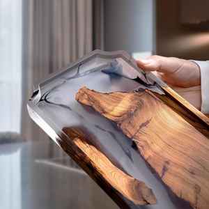 Bandejas de Madera Hechas a Mano con Vibrante Arte en Resina Diseñadas para Mejorar la Presentación de los Alimentos y Crear una Comedor Decorativo - Product Image 5