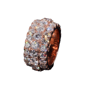 Anillo de Plata de Ley 925 Chapado en Oro con Gema de Moissanita de Corte Redondo de 5 MM, Engaste de Garras, Banda Doble Eternity Estilo Hip Hop para Hombre - Product Image 1