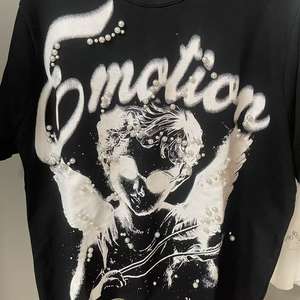 Topkwaliteit op maat gemaakte <span class=keywords><strong>LOGO</strong></span> heren korte tops bedrukking parel grafische korte mouw High Street Mixed Emotion T-shirts voor heren - Product Image 5