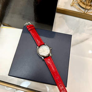 Relojes Analógicos Redondos Pulidos con Detalles de Cristal Flotante, Esfera con Números Romanos y Correa de Cuero Repujado de Primera Calidad Chopards - Product Image 2