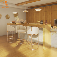 Tabouret de bar moderne de luxe en velours beige ou cuir, avec structure en métal doré, élégante chaise haute pour îlot de cuisine, villa, salon haut de gamme