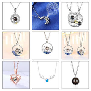 สร้อยคอโปรเจคเตอร์แบบสปอร์ตสำหรับผู้หญิง ดีไซน์หรูหราเบาๆ ทำจากทองแดงประดับเพชร พร้อมรูปภาพสั่งทำได้ รองรับ 100 ภาษา รุ่น S925 - Product Image 4