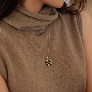 Collana con ciondolo rotondo blu unico con luna e stella collana con gioielli placcati in oro 14k - Product Image 3
