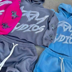 Ensemble de survêtement pour homme avec sweat à capuche et pantalon de jogging, imprimé strass personnalisé, bords bruts coupés, coupe évasée et effet empilé - Product Image 5