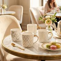 Tasses à café en céramique écologiques avec design floral arabe personnalisé en or, avec boîte cadeau - Style porcelaine moderne