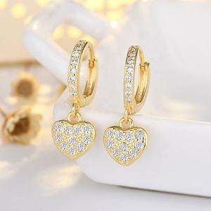Boucles d'oreilles tendance en forme de cœur, étoile d'abeille, en acier inoxydable de luxe plaqué or 14 carats, fabriquées sur mesure pour femmes - Product Image 2