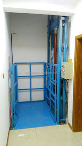 Monte-charge sur rail avec dispositif anti-chute et plateforme de chargement épaisse pour la livraison de marchandises en usine - Product Image 5