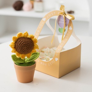Ramo de hilo de ganchillo hecho a mano para maestra, caja de regalo con maceta de girasol, caja de regalo con maceta de rosa artificial para el Día de la Madre - Product Image 6