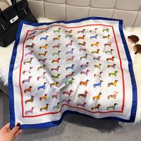 Écharpe carrée en polyester à imprimé chien teckel, motif animalier décontracté, pour filles et femmes, idéale pour les voyages, les photos, ou comme cadeau décoratif