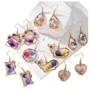 Nieuwe Mode Hot Selling Creatieve Schattige Kat Klauw Dolfijn Madeliefjes Natuurlijke Bloem Oorbellen Voor Vrouwen Groothandel - Product Image 1