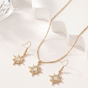 สร้อยคอจี้รูปดาวอัลลอยด์ประดับเพชรรูปพระจันทร์ ดีไซน์ทันสมัย ใช้งานได้หลากหลาย - Product Image 1