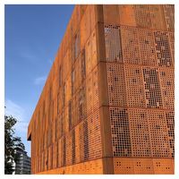 Panneaux de façade en aluminium résistants à la charge du vent imperméable pour murs rideaux Finition polyester PVDF Longue durée de vie