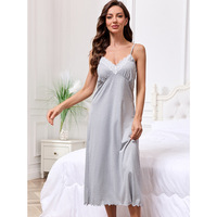 Ensemble de nuit élégant pour femme : Robe de chambre et nuisette à col en V avec dentelle, et peignoir assorti à manches longues – Lingerie de nuit sexy deux pièces