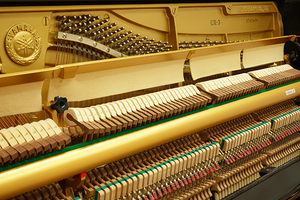 Instruments de musique japonais de haute qualité Piano d'occasion à vendre - Product Image 4