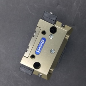 Pince robotique parallèle Schunk PGN 64/1 370100 à usage général - Product Image 1