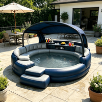 Bar de piscine gonflable personnalisé avec sièges-canapés, salon aquatique rond avec table de bar à auvent, piscine gonflable pour location événementielle