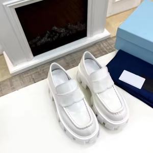 Chaussures en cuir haut de gamme pour femmes, chaussures de créateur de luxe, baskets tendance rehaussantes pour filles, style décontracté et confortable pour la marche - Product Image 2