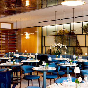 Juego de Mesas y Sillas de Lujo para Interiores, Sillas Modernas para Restaurante, Tapicería de Cuero Puro y Estructura de Madera Maciza, Venta en Filipinas - Product Image 2