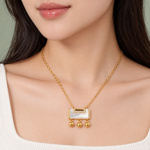 Collier pendentif géométrique plaqué or avec zircon cubique et incrustation de perles pour femmes, bijoux tendance pour les soirées - Product Image 5