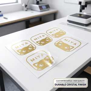 Autocollant de transfert UV en PVC noir mat rond, étiquette personnalisée pour cadeau ou artisanat avec impression argentée à chaud - Product Image 1