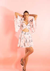 มินิเดรสพิมพ์ลายพร้อมดีเทลระบายที่ไหล่ ชุดลำลองสำหรับผู้หญิง ผลิตจากผ้าเนื้อบางเบา สวมใส่สบาย กระชับรูปร่าง - Product Image 2