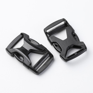 Boucle à dégagement latéral en plastique noir 25 mm pour sacs, durable et résistante à l'usure - Product Image 1