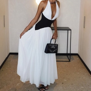 เดรสทรงเอเข้ารูป คอวีลึก เซ็กซี่ แต่งระบายช่วงเอว สีดำขาวตัดกัน แฟชั่นสำหรับผู้หญิง - Product Image 4