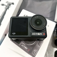 Caméra Vlog Professionnelle 4K DJI Osmo Action 4 10 Bit D-Log M Capteur 1/1.3 pouces Double Écrans Tactiles Fixation Magnétique Rapide