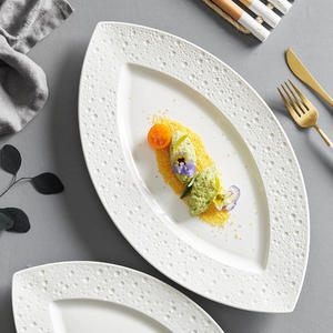 Ensemble de salle à manger privée de forme irrégulière blanc hôtel créatif nordique assiettes en céramique - Product Image 4