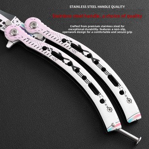 <span class=keywords><strong>Couteau</strong></span> de jeu pliant portable en acier inoxydable avec poignée, accessoire d'entraînement CSGO, <span class=keywords><strong>couteau</strong></span> papillon d'entraînement, <span class=keywords><strong>couteau</strong></span> de plein air à lame émoussée pour l'entraînement au coup de <span class=keywords><strong>couteau</strong></span>. - Product Image 3