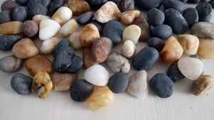 Adoquines redondos de alto brillo directos de fábrica y guijarros multicolores Venta de piedra natural Precio bajo - Product Image 6