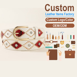 Cinturón de Cuero Blanco Personalizado con Hebilla de Diseño Geométrico con Pedrería Roja, Estilo Bohemio, para Uso Casual - Product Image 1