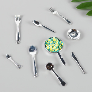 Mini-cuillères, fourchettes, pots et modèles de vaisselle en plastique DIY, jouets de cuisine miniatures pour jeux d'imitation. - Product Image 4