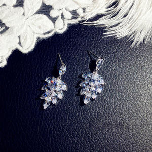 Boucles d'oreilles en cristal or blanc, forme de fleur, serti griffe, argent 925, bijoux romantiques pour femme, mariage - Product Image 4