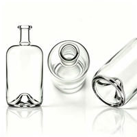Bouteilles rondes en verre transparent pour spiritueux (vodka, whisky et gin), avec bouchon en liège personnalisé et impression par marquage à chaud disponible