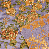 Kain Jacquard Bermotif Bunga Elegan dengan Sentuhan Emas Metalik, Sempurna untuk Pakaian Pengantin dan Desainer