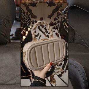 Bolsos de Hombro de Diseño para Mujer, de Cuero Acolchado, de Gran Capacidad, de Lujo, a la Moda, Venta al Por Mayor 2025 - Product Image 3