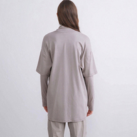 Ensemble de sport modeste personnalisé 2 pièces pour femme : Tunique oversize à col cheminée et manches superposées avec pantalon – Tenue de sport et survêtement de gym