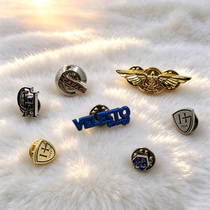 Broche Personalizado con Logotipo en Letras Doradas, Pin de Metal Esmaltado Personalizado, Broche con Logotipo Personalizado para Prendas de Mujer - Product Image 2