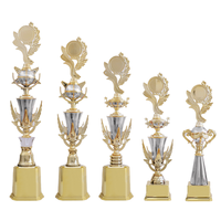 Nouveau design, trophées personnalisés à 4 poteaux en plastique, trophée de champion, récompense pour un concours de beauté ou un événement de maquillage