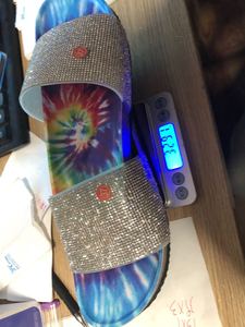 Sandales plates décontractées d'été pour femmes, taille 44, effet arc-en-ciel scintillant, avec strass néon, antidérapantes, larges, pour le travail - Product Image 4