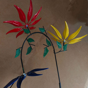 Moulin à vent rotatif coloré en fer forgé en forme de tournesol, décoration moderne <span class=keywords><strong>et</strong></span> minimaliste pour patio extérieur, pelouse <span class=keywords><strong>et</strong></span> jardin, cadeau - Product Image 2