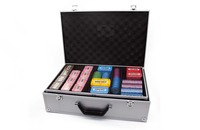 China Lieferant Acryl drei schicht ige weiße Farbe Französisch Code Mix Farben Chips Poker Set mit Poker Chip Cases