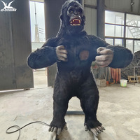 Statue de gorille grandeur nature avec capteur infrarouge et télécommande, modèle d'animal animatronique certifié CE et RoHS pour exposition commerciale en parc à thème
